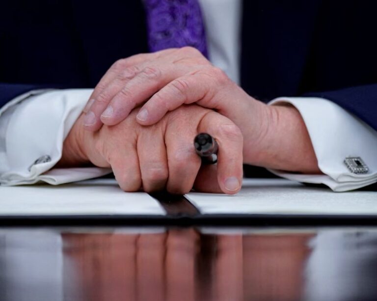 Trump signs executive order blocking states from regulating AI