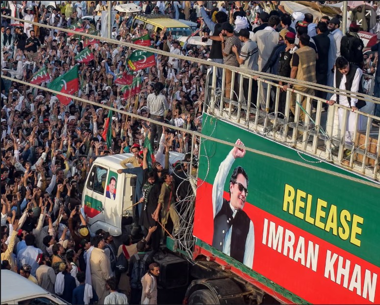 Supporters of Imran Khan start march on locked-down Islamabad