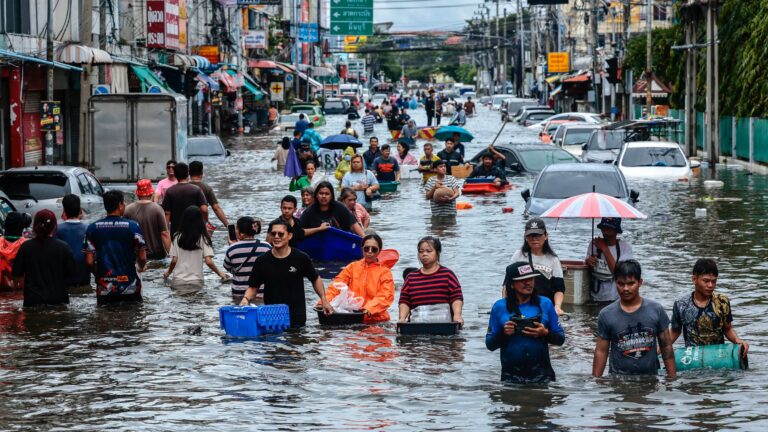 Bangkok at breaking point as floods turn streets into stagnant lakes
